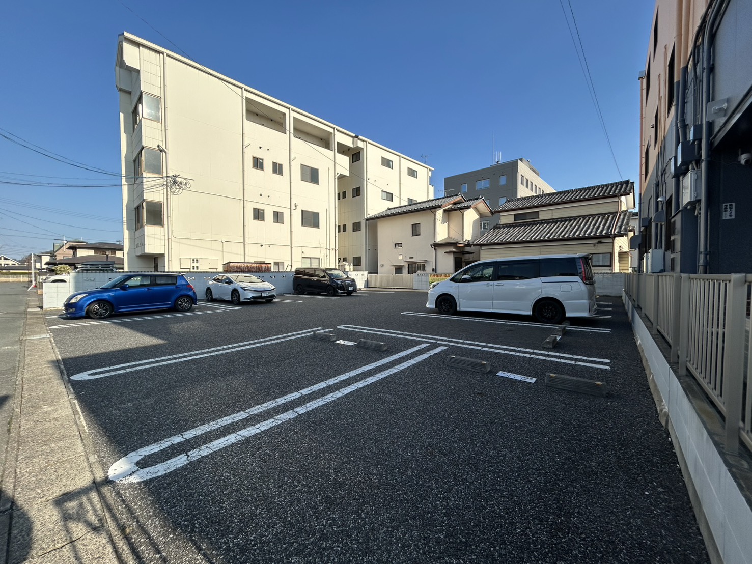 室内 奥から入口側を見た様子