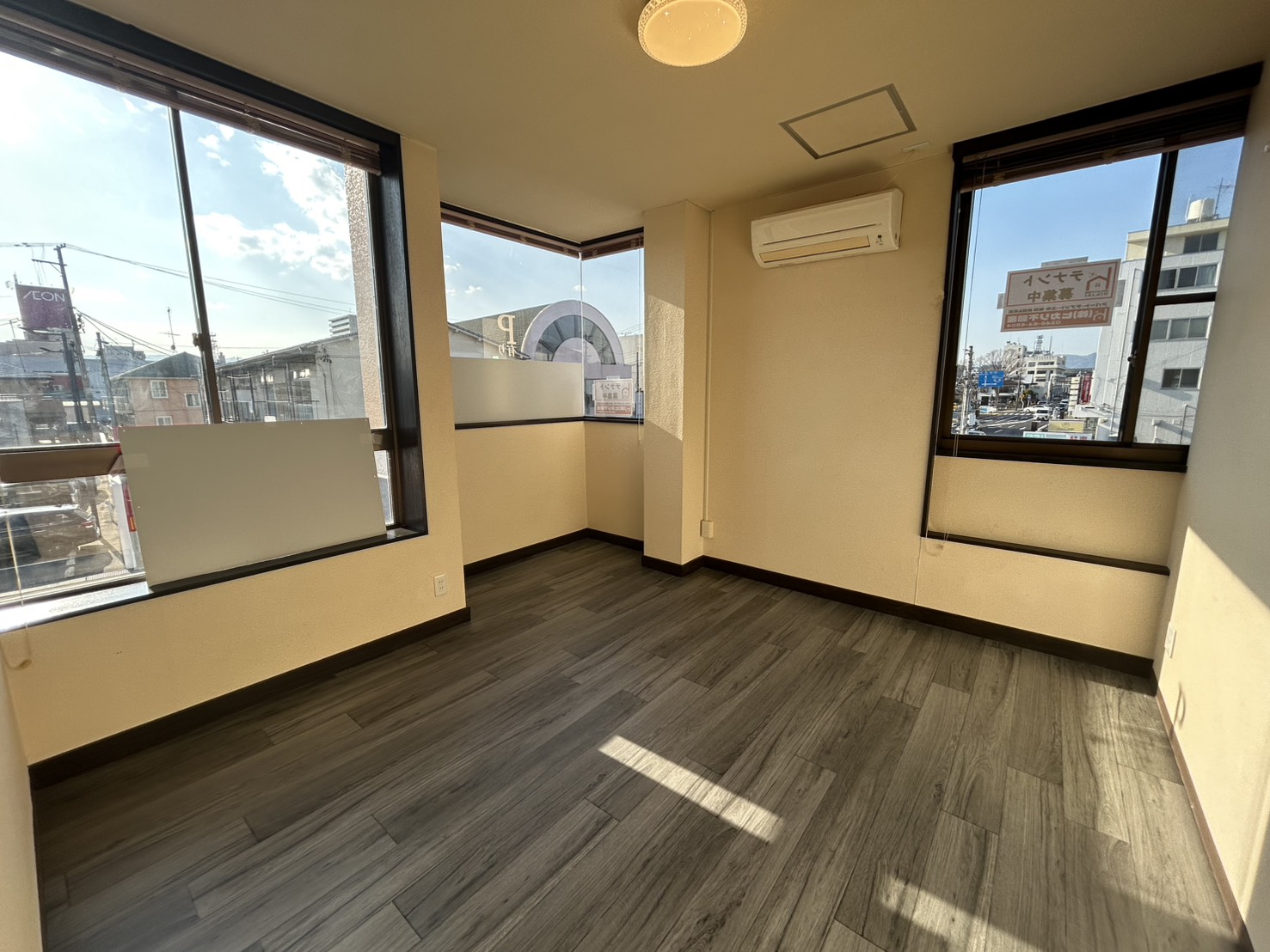 室内 メインスペース 2