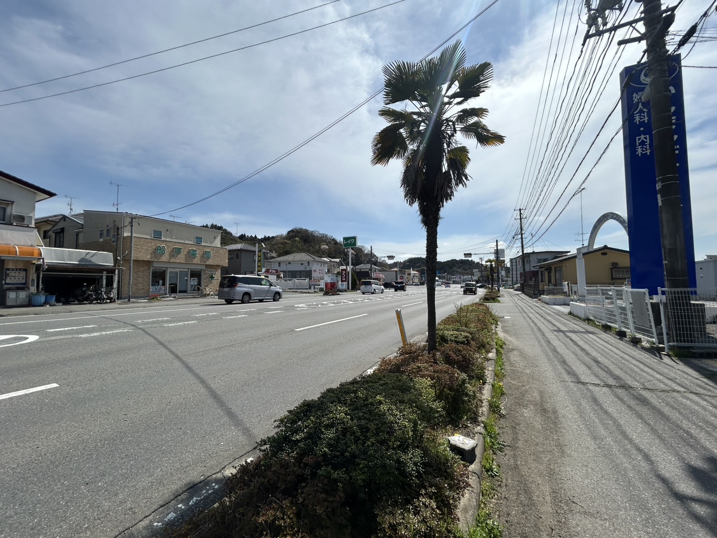 周辺道路と建物前面 1