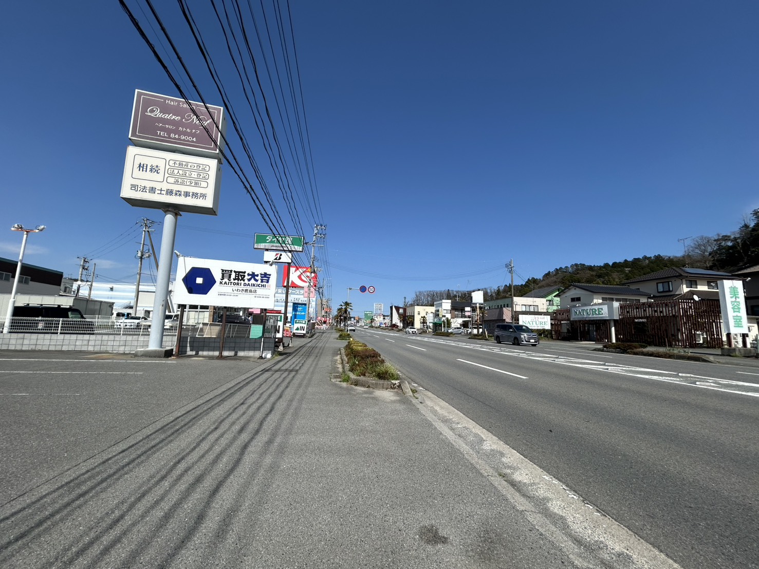 周辺道路と建物前面 2