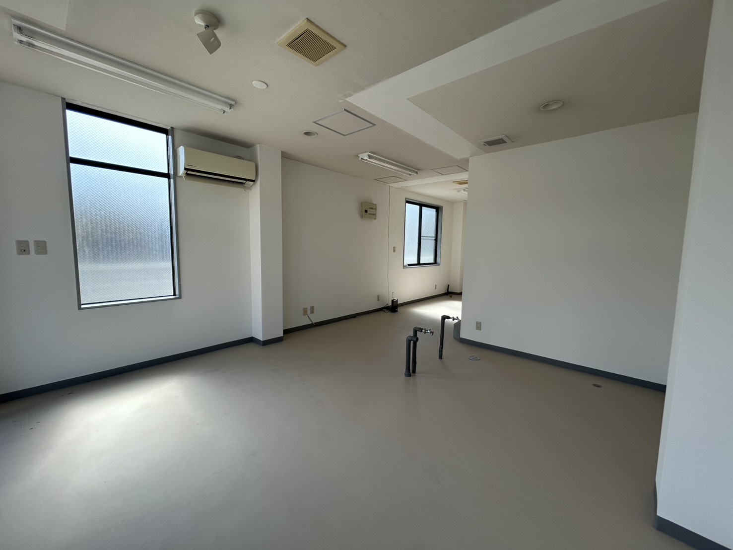 室内 出入口側の見返し