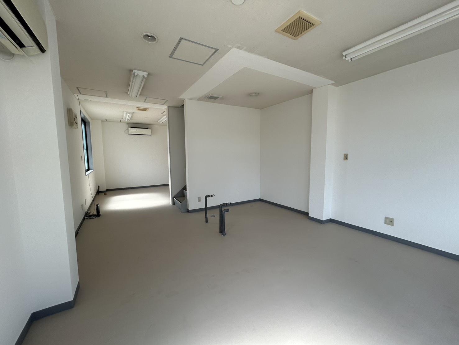 室内 全体の広さが分かる写真